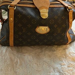 Louis Vuitton bag very nice condition holds a lot in very good condition